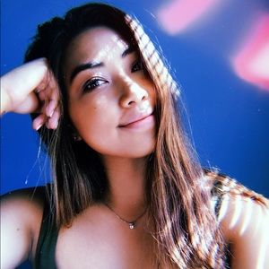 Meet your Posher, Larissa